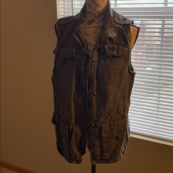 Women’s Ashley Vest - Picture 4 of 6